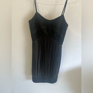 SUE WONG SHEATH COCKTAIL DRESS SIZE 4
BLACK.  LACE EMBROIDERED INCREDIBLE DETAIL
